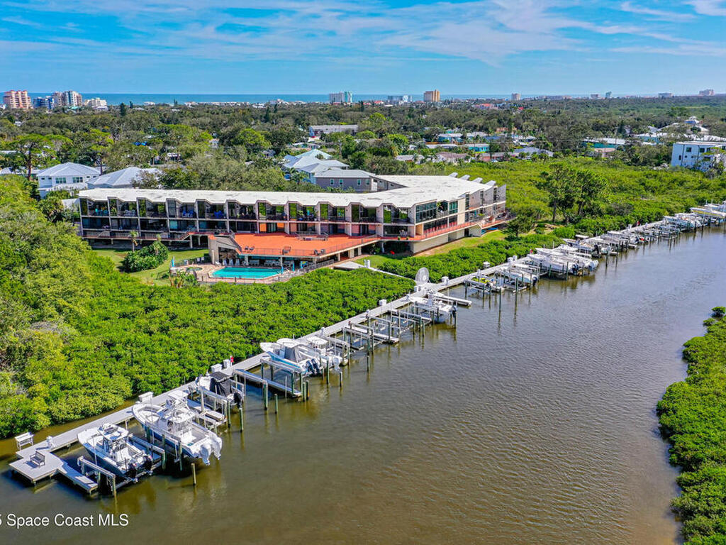 520 S Peninsula Avenue, New Smyrna Beach, FL 32169