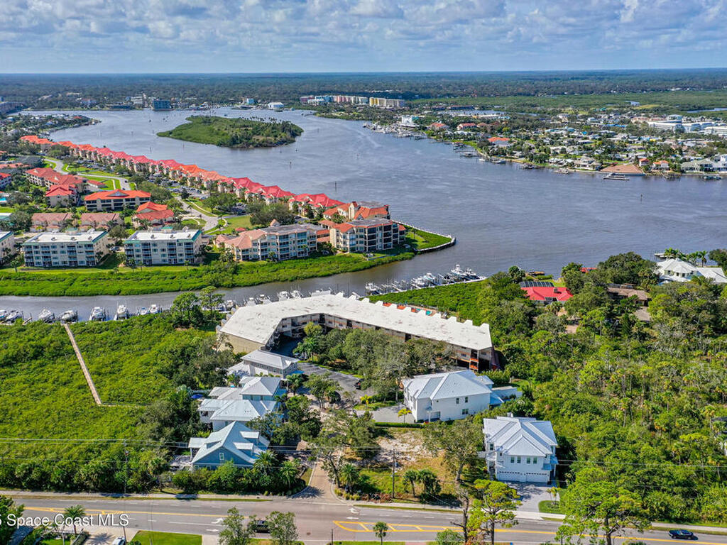 520 S Peninsula Avenue, New Smyrna Beach, FL 32169
