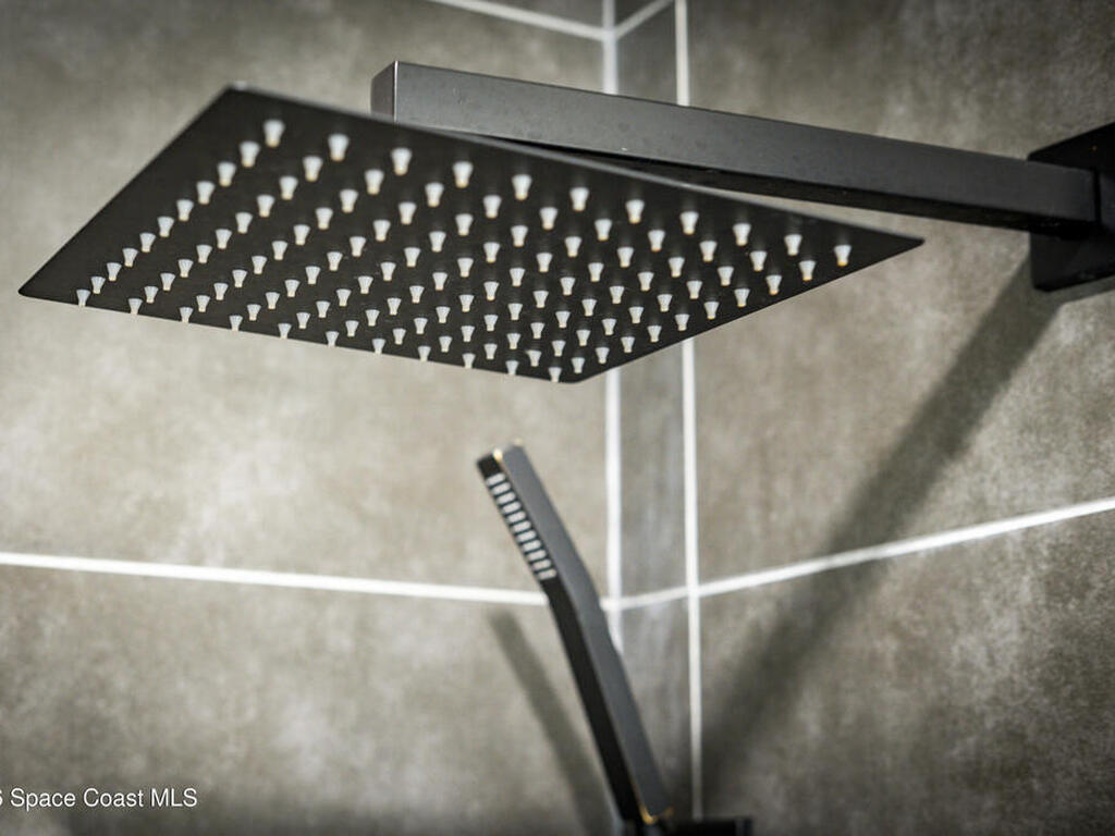 686 Hand Avenue, Ormond Beach, FL 32174