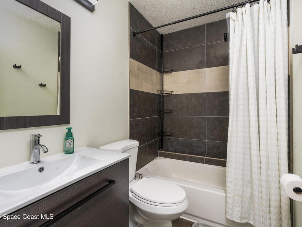 686 Hand Avenue, Ormond Beach, FL 32174