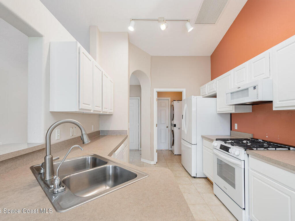 13206 Biscayne Drive, Grand Island, FL 32735