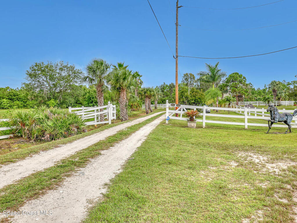 9341 Fleming Grant Road, Micco, FL 32976