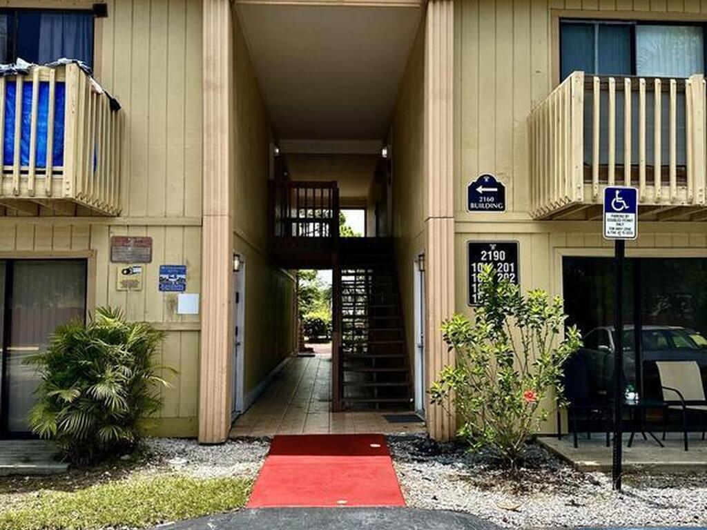 2190 Forest Knoll Drive, Palm Bay, FL 32905