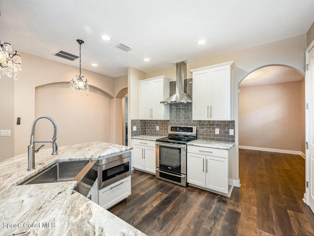 8252 Strom Park Drive, Melbourne, FL 32940