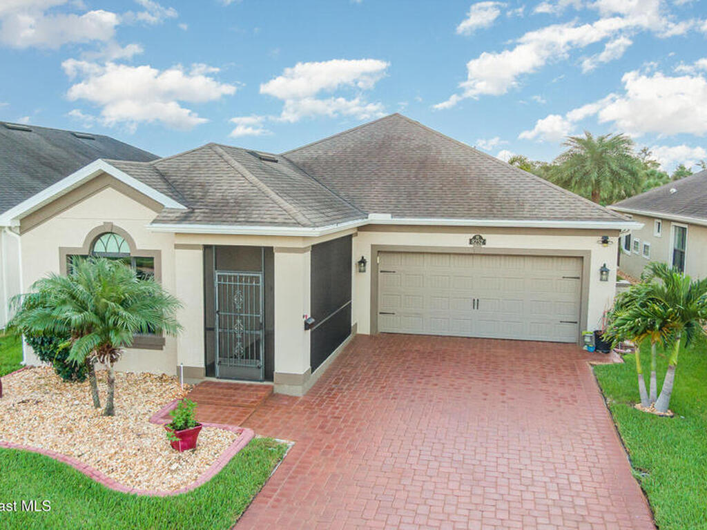 8252 Strom Park Drive, Melbourne, FL 32940