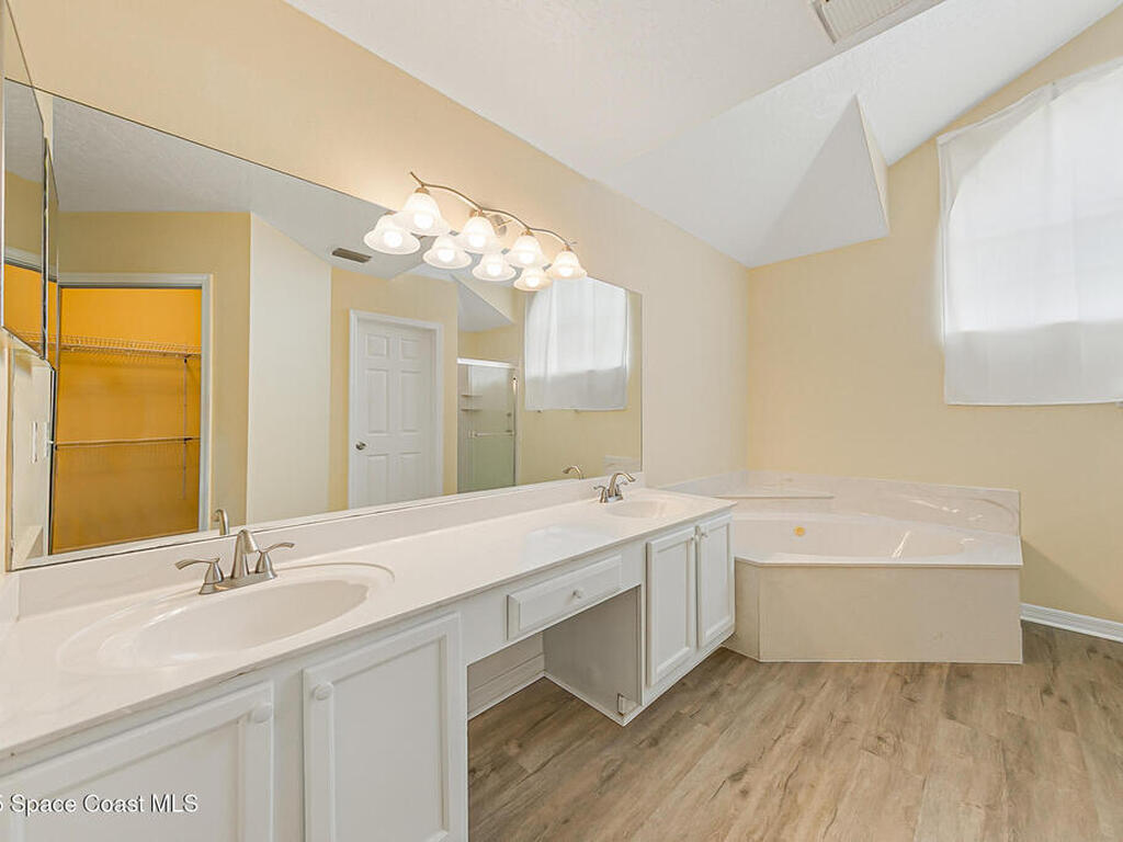 1050 Fieldstone Drive, Melbourne, FL 32940