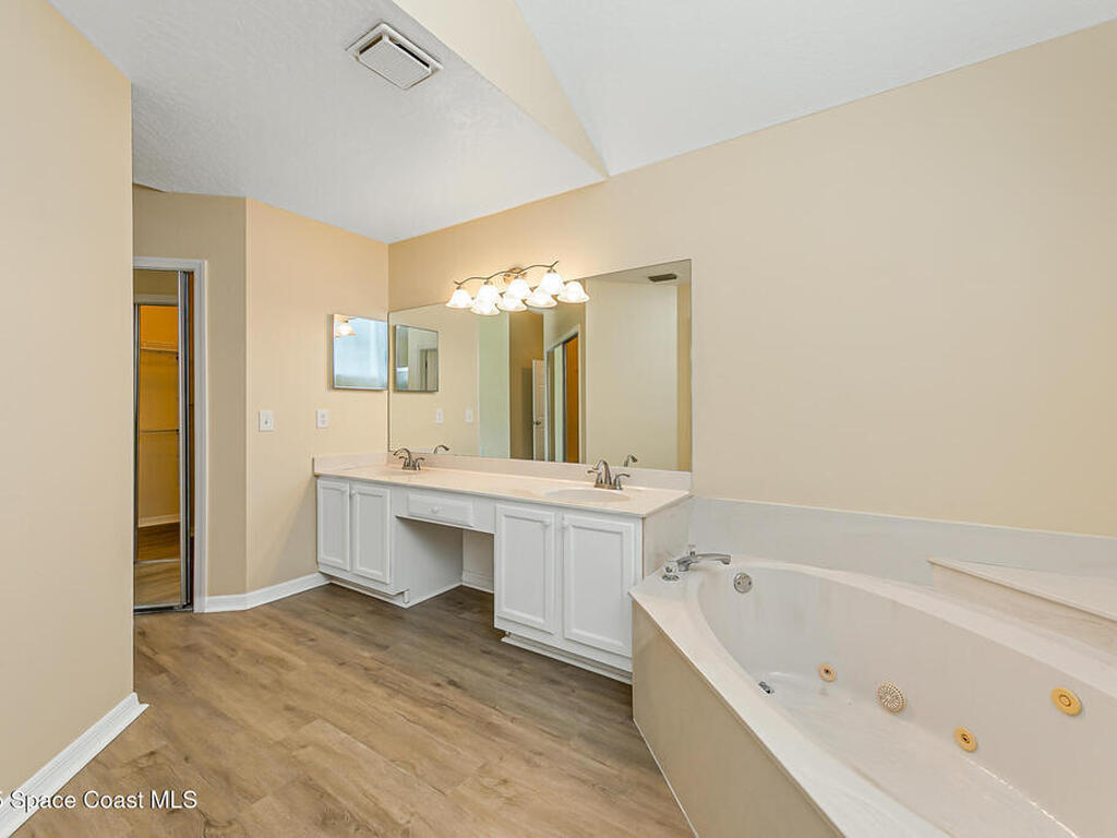 1050 Fieldstone Drive, Melbourne, FL 32940