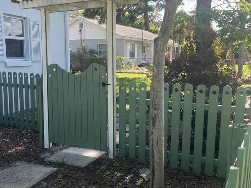 925 S Tropical Trail, Merritt Island, FL 32952