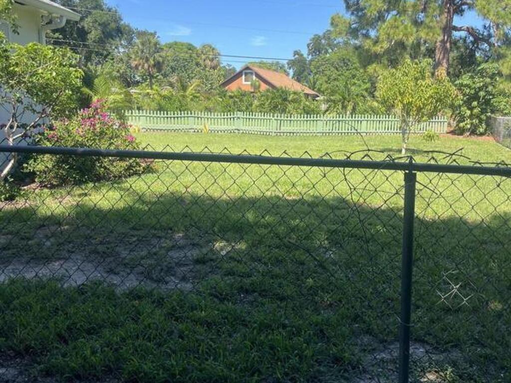 925 S Tropical Trail, Merritt Island, FL 32952
