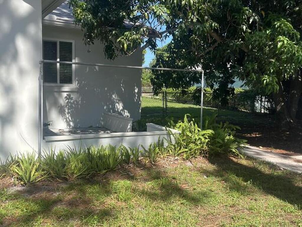 925 S Tropical Trail, Merritt Island, FL 32952
