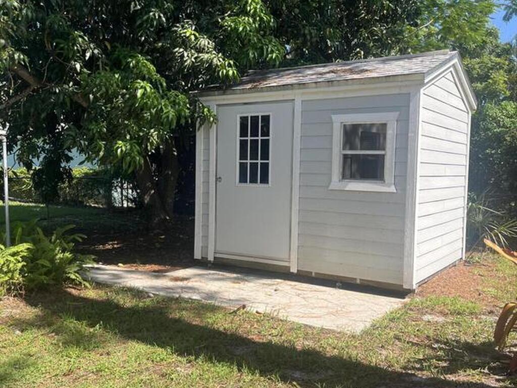 925 S Tropical Trail, Merritt Island, FL 32952