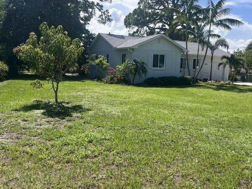 925 S Tropical Trail, Merritt Island, FL 32952