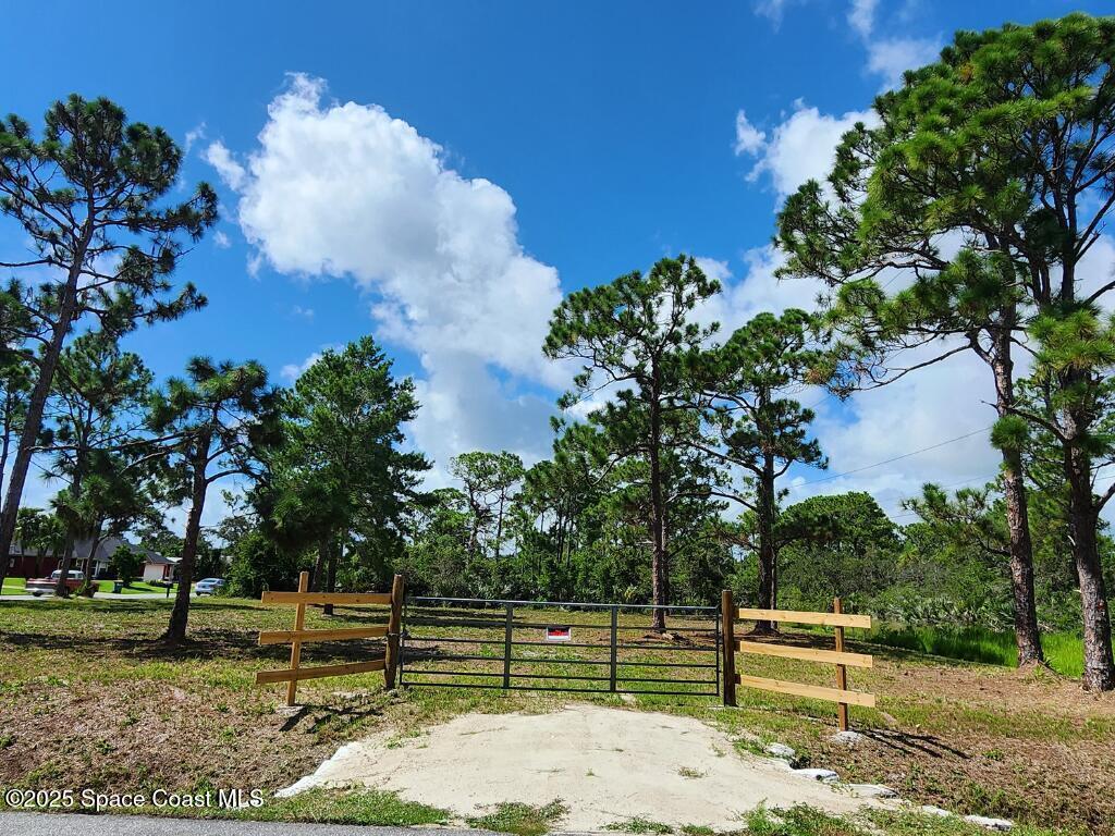 3625 Wisteria Lane, Micco, FL 32976
