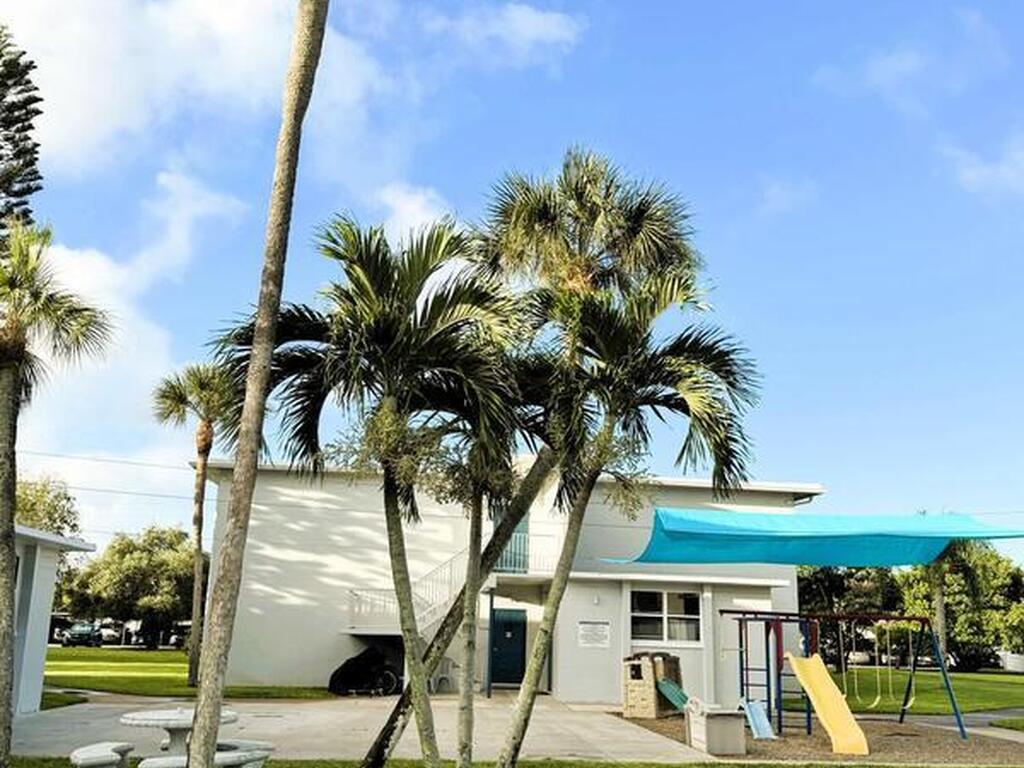 205 Buccaneer Avenue, Merritt Island, FL 32952
