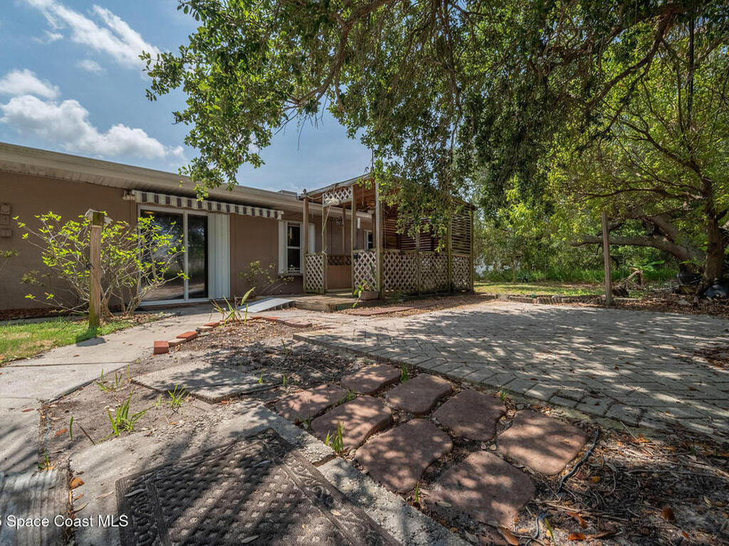 421 4th Street, Merritt Island, FL 32953