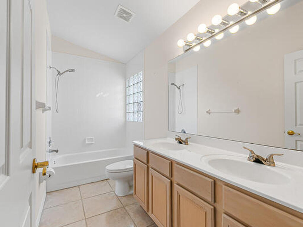 853 Suntree Woods Drive, Melbourne, FL 32940