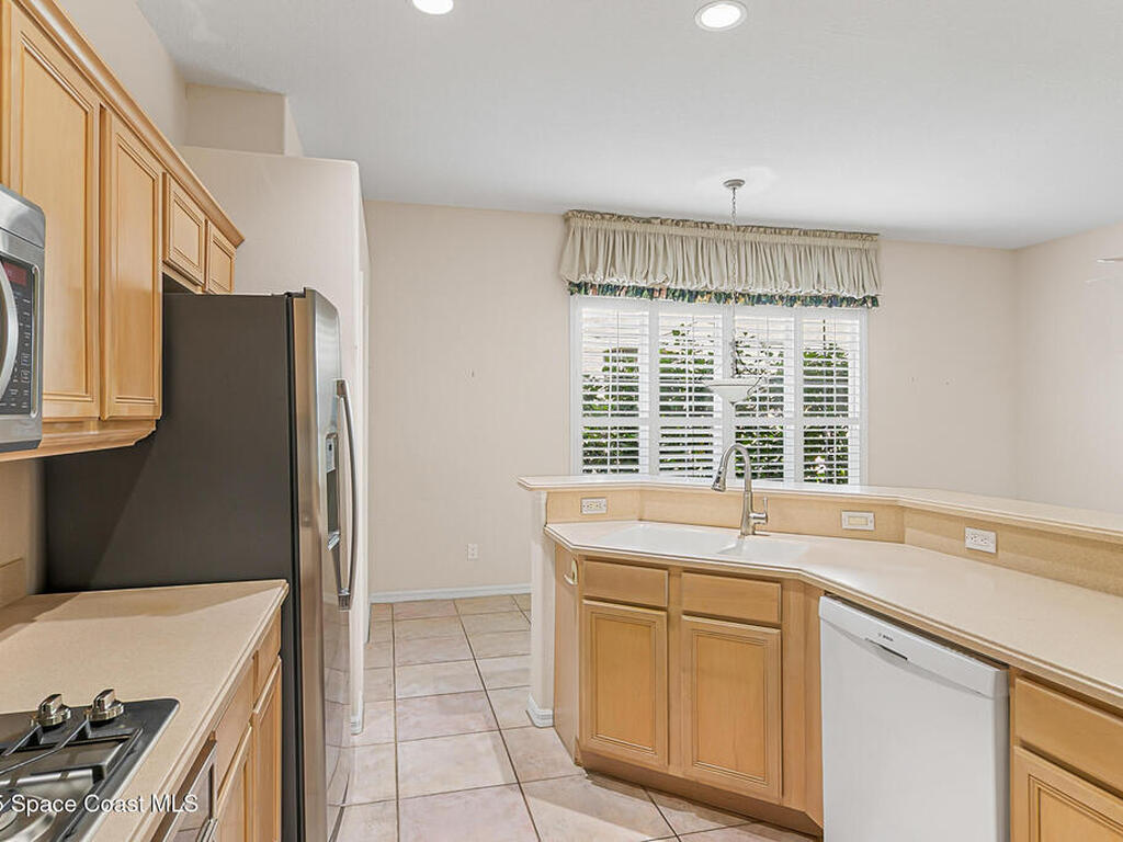 853 Suntree Woods Drive, Melbourne, FL 32940