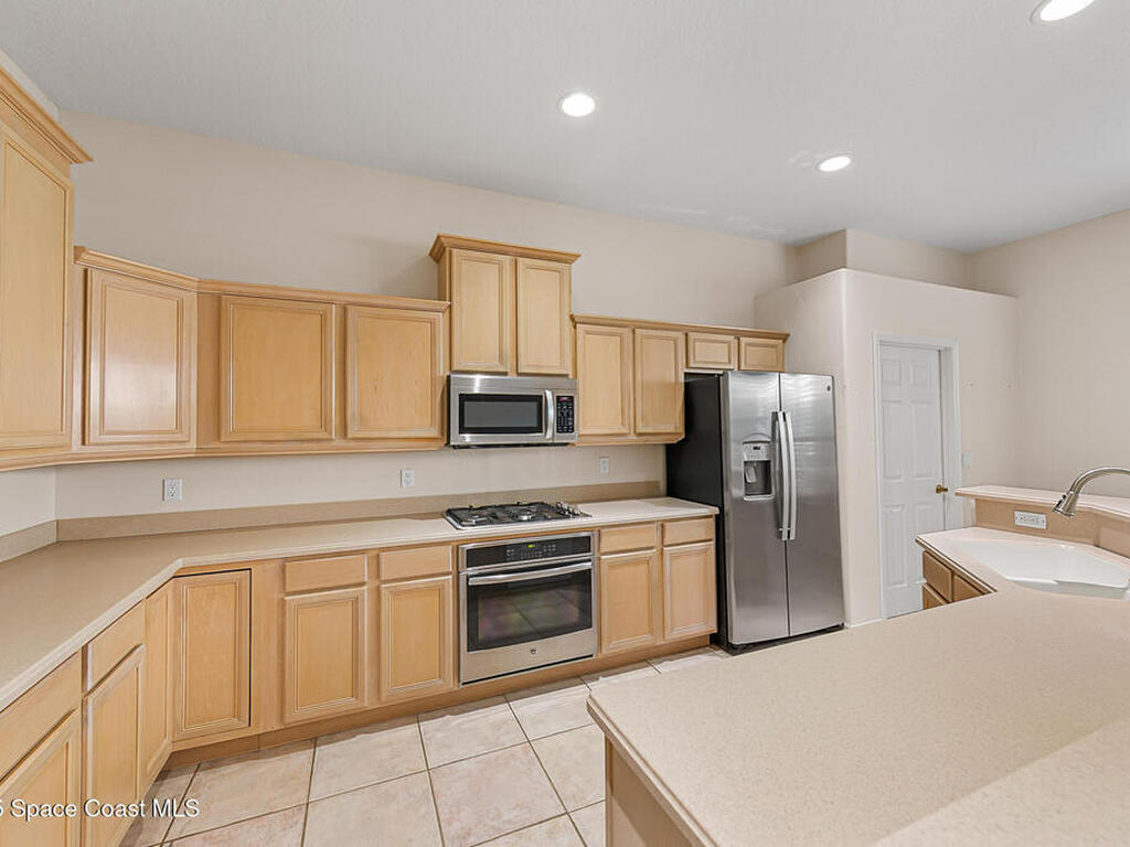 853 Suntree Woods Drive, Melbourne, FL 32940