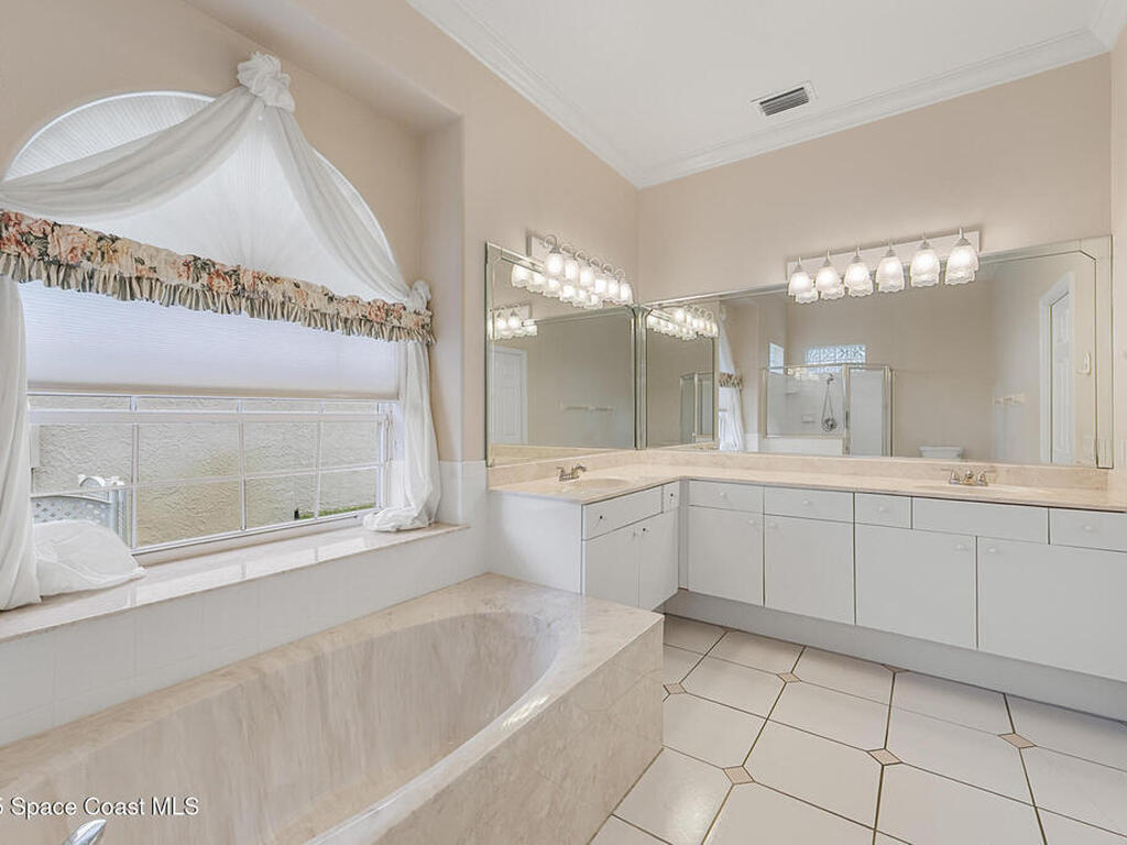 853 Suntree Woods Drive, Melbourne, FL 32940