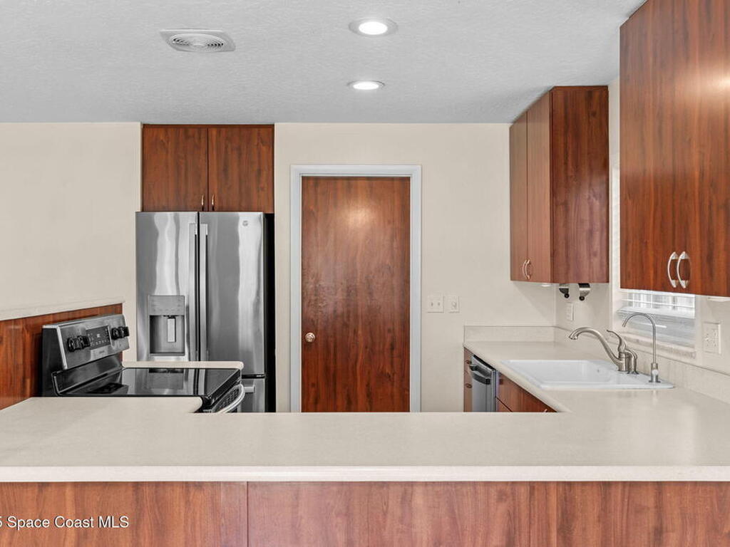 270 W Lauren Court, Merritt Island, FL 32952