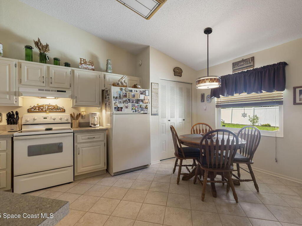 4738 N Dawnmeadow Court, Plant City, FL 33566