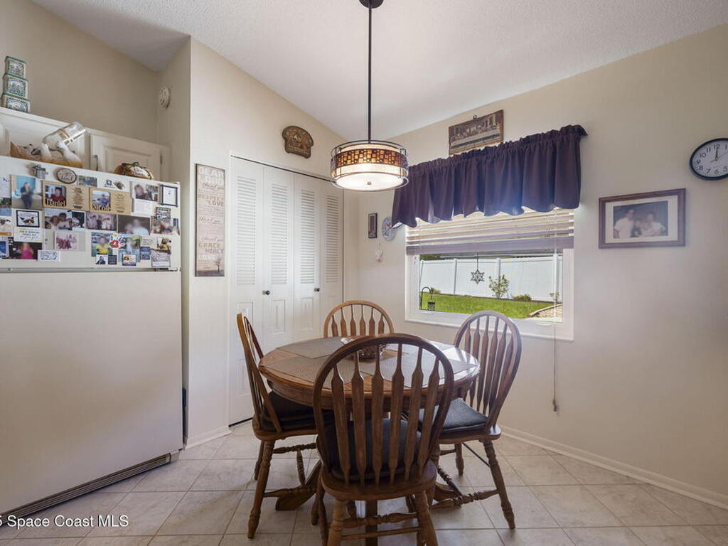 4738 N Dawnmeadow Court, Plant City, FL 33566