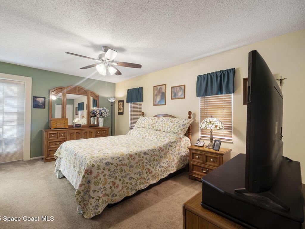 4738 N Dawnmeadow Court, Plant City, FL 33566