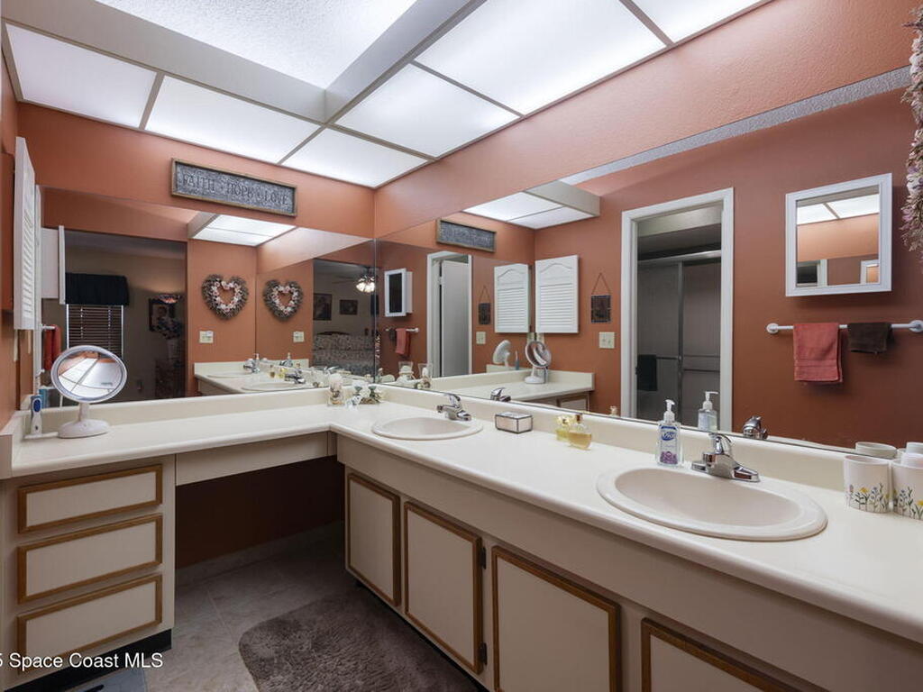 4738 N Dawnmeadow Court, Plant City, FL 33566