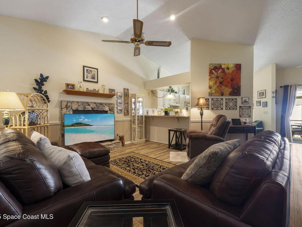 4738 N Dawnmeadow Court, Plant City, FL 33566