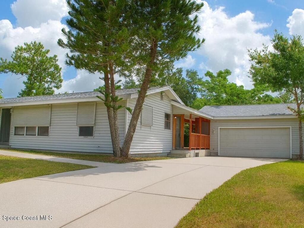 581 Borraclough Avenue, Palm Bay, FL 32907