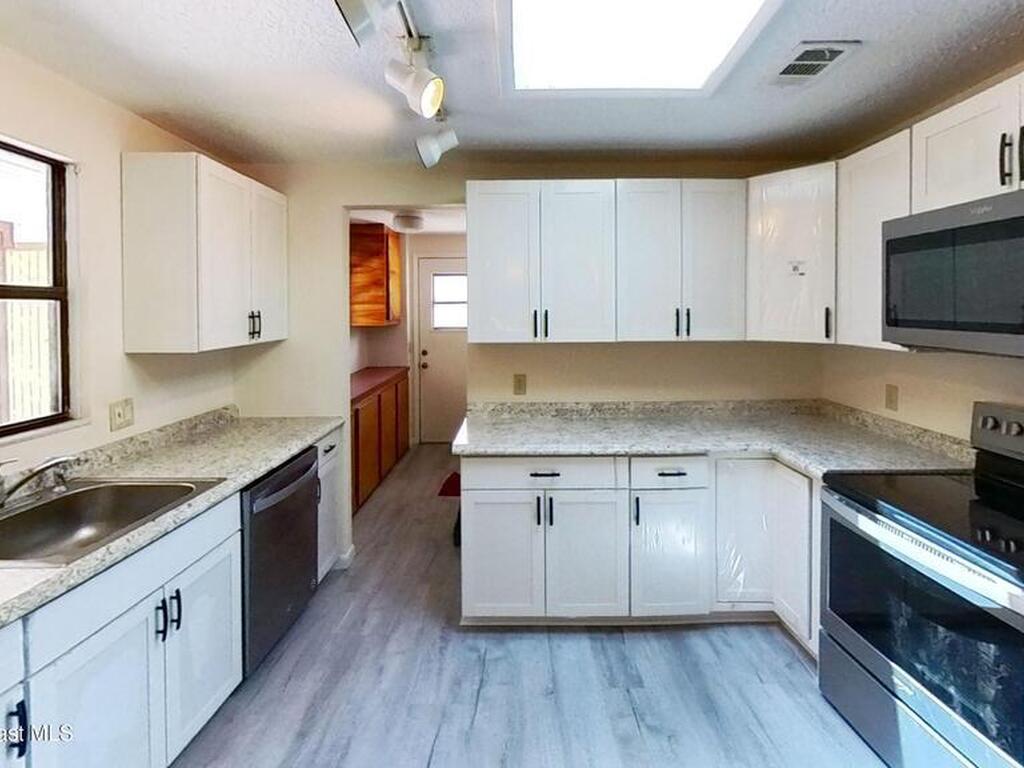 581 Borraclough Avenue, Palm Bay, FL 32907