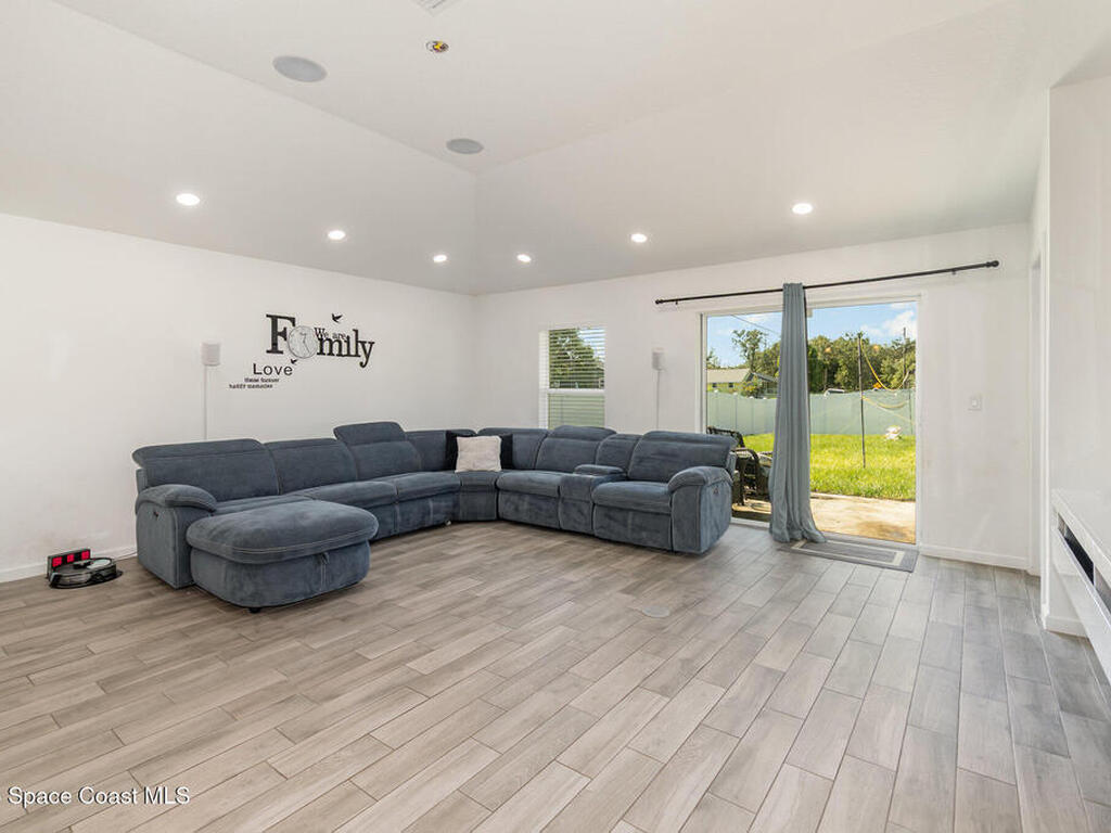 1534 Pine Street, Orlando, FL 32824