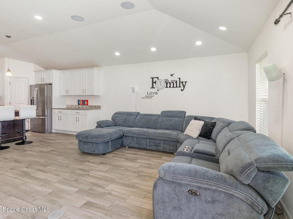 1534 Pine Street, Orlando, FL 32824