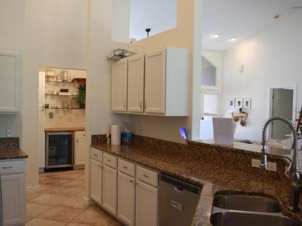 348 Lake Victoria Circle, Melbourne, FL 32940