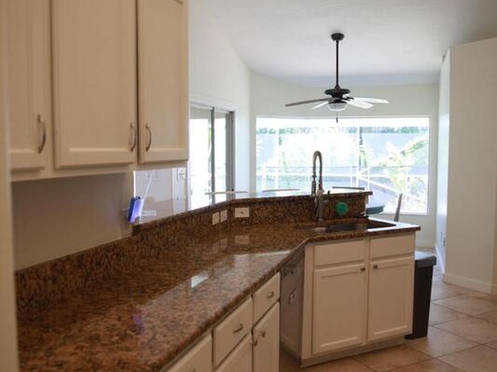348 Lake Victoria Circle, Melbourne, FL 32940