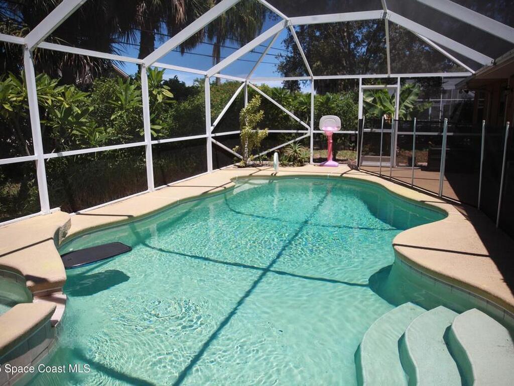 348 Lake Victoria Circle, Melbourne, FL 32940