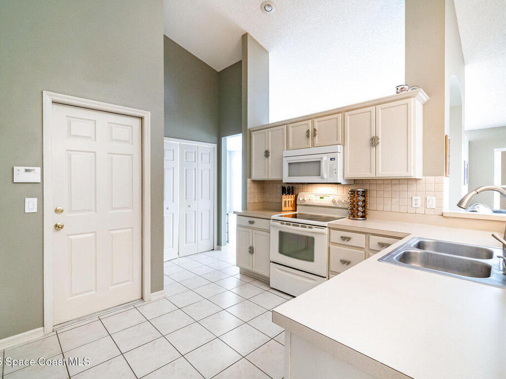 2902 Joseph Circle, Oviedo, FL 32765