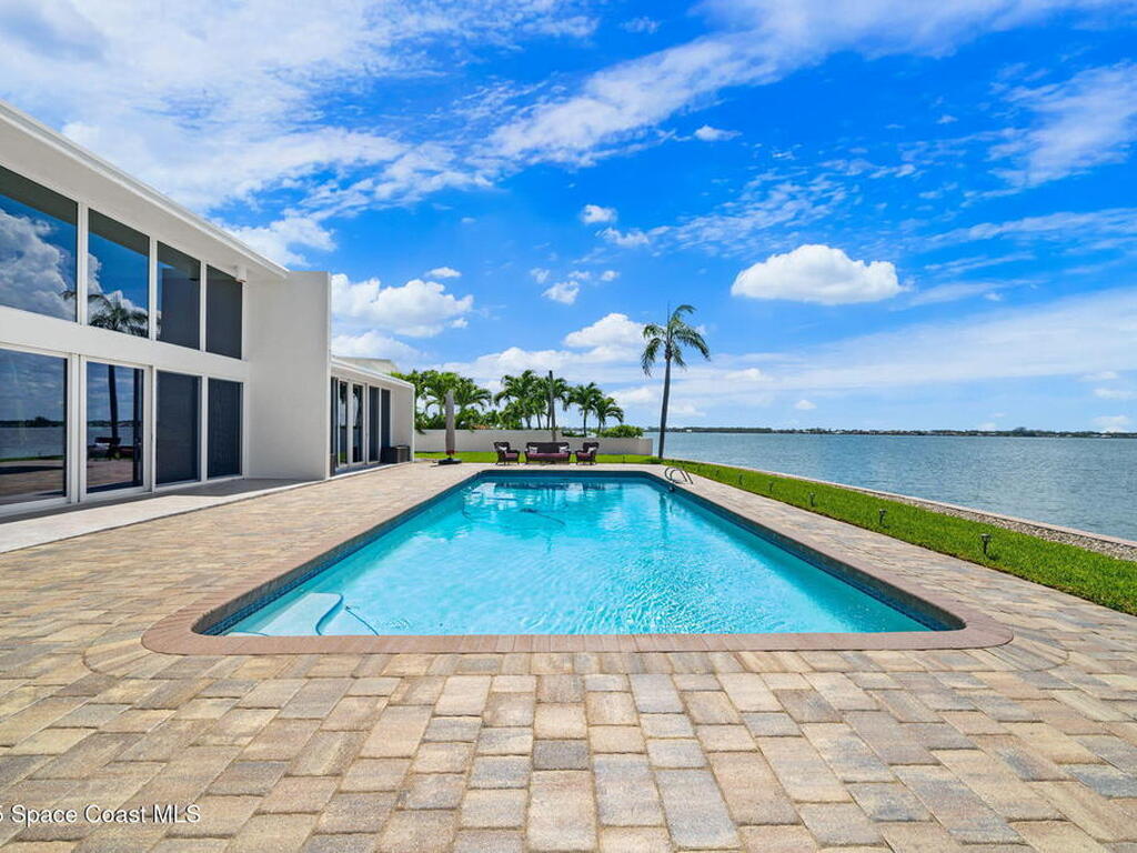 84 Country Club Road, Cocoa Beach, FL 32931