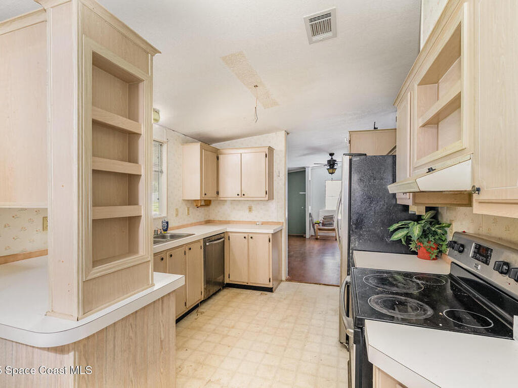 5032 Cambridge Drive, Mims, FL 32754