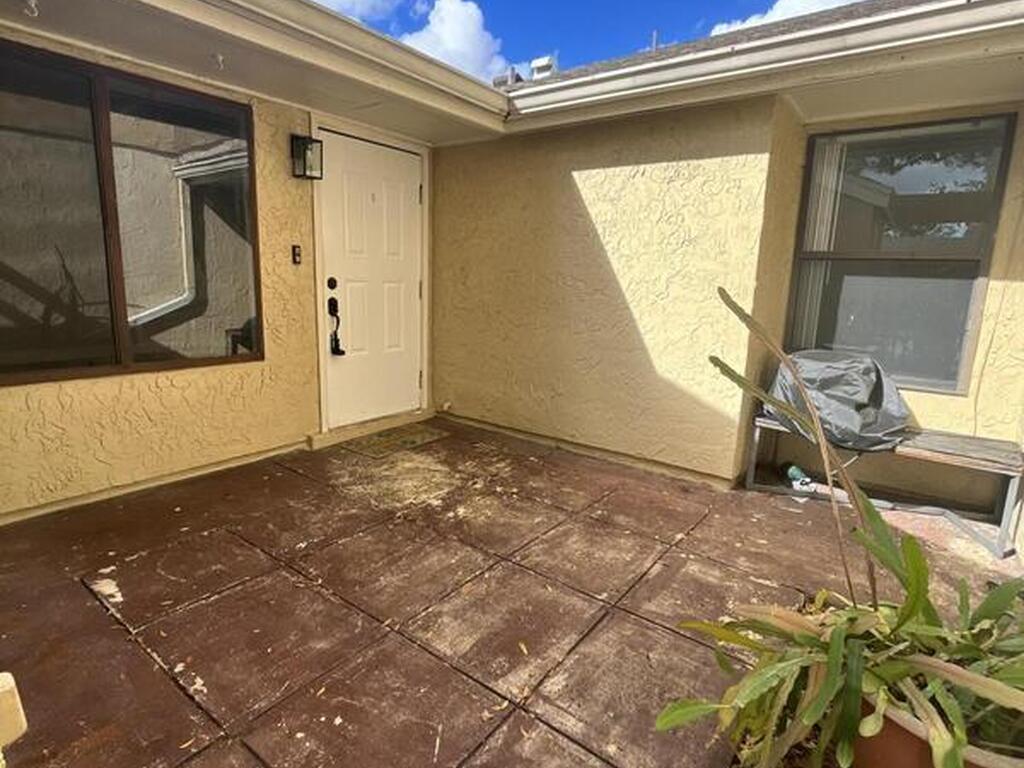 1040 Abada Court, Palm Bay, FL 32905