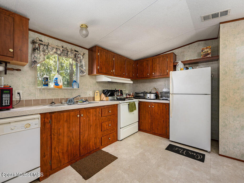 2472 Kingswood Drive, Mims, FL 32754