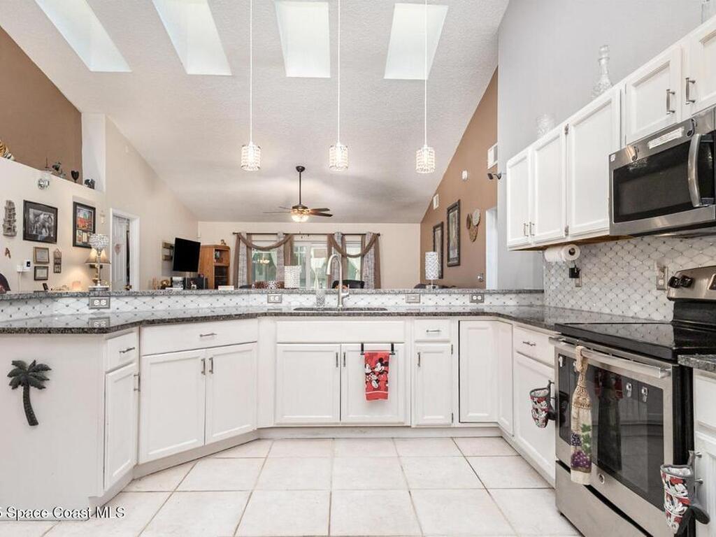 2938 Pembridge Street, Kissimmee, FL 34747