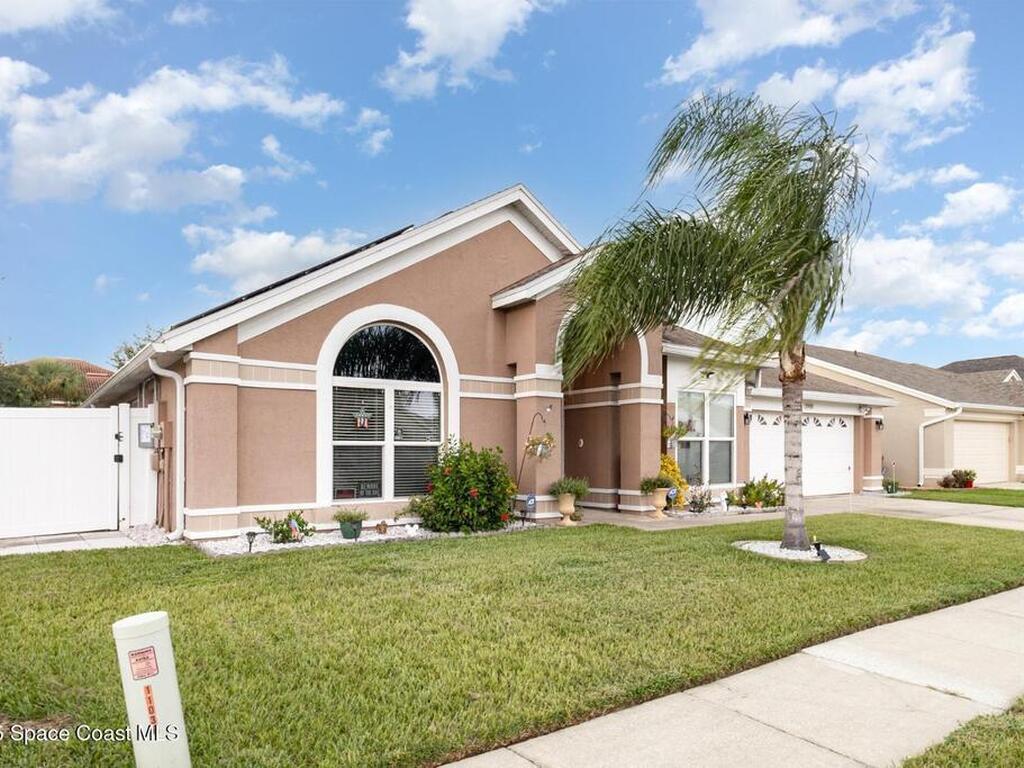 2938 Pembridge Street, Kissimmee, FL 34747