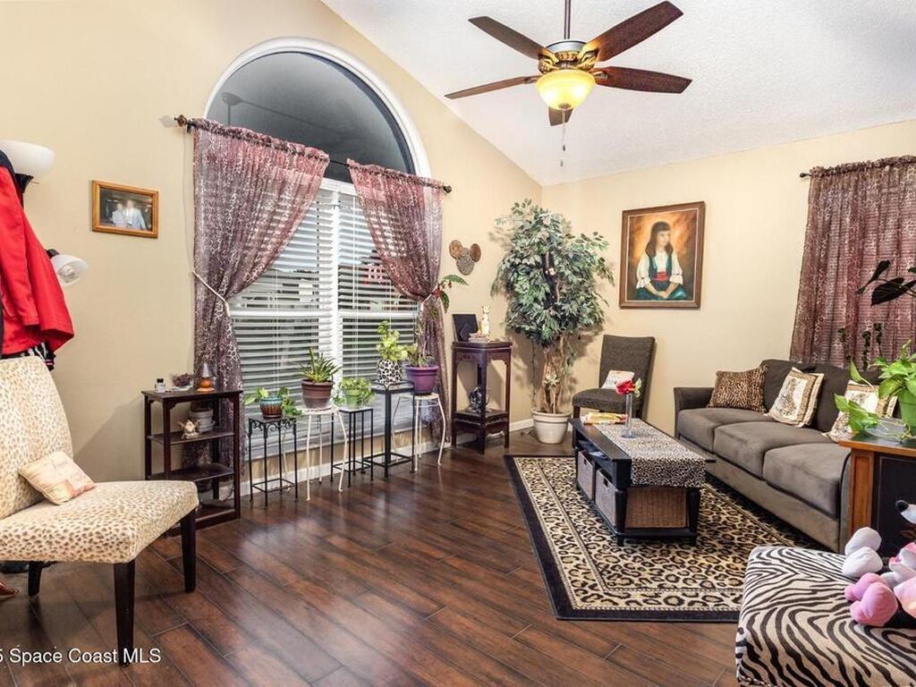 2938 Pembridge Street, Kissimmee, FL 34747
