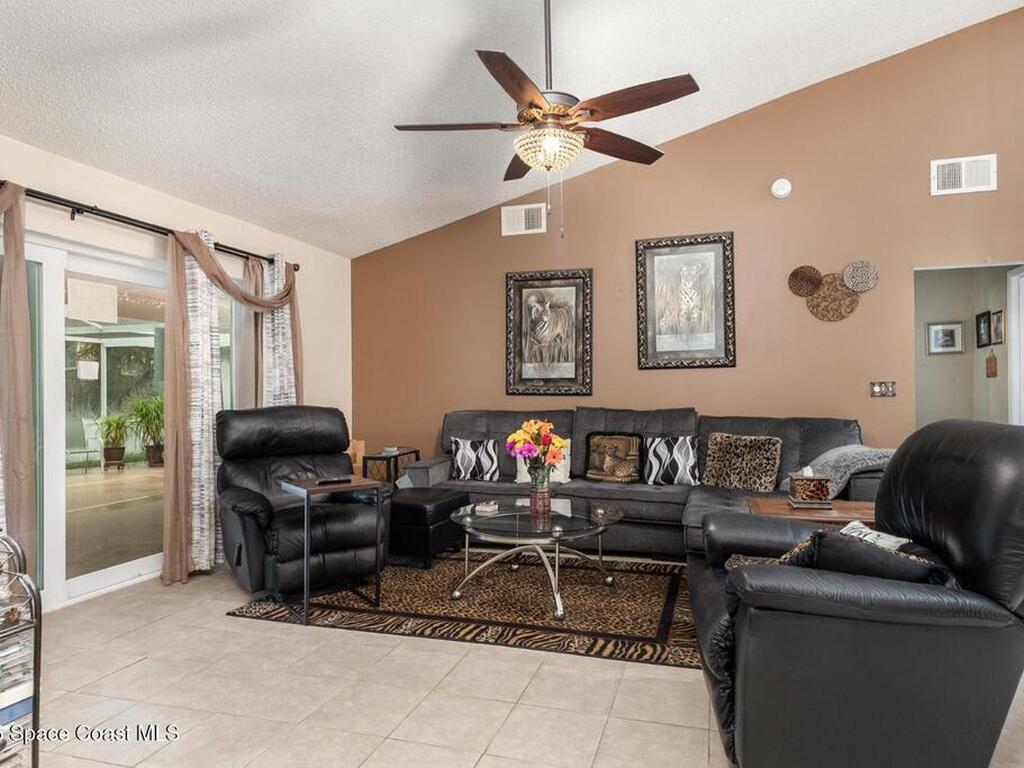 2938 Pembridge Street, Kissimmee, FL 34747