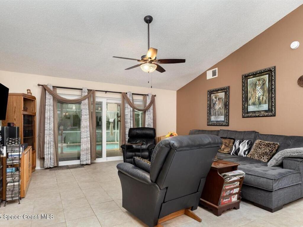 2938 Pembridge Street, Kissimmee, FL 34747
