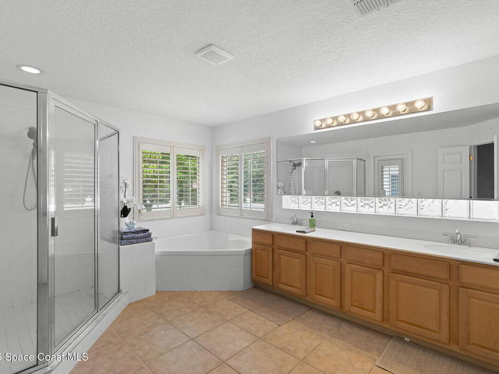 729 Strihal Loop, Oakland, FL 34787
