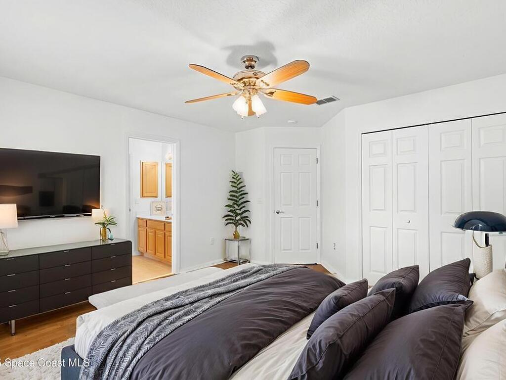 729 Strihal Loop, Oakland, FL 34787