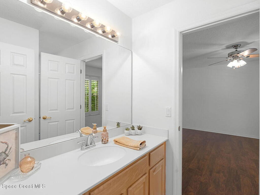 729 Strihal Loop, Oakland, FL 34787