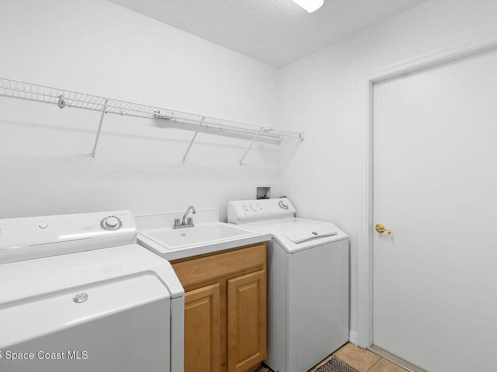 729 Strihal Loop, Oakland, FL 34787